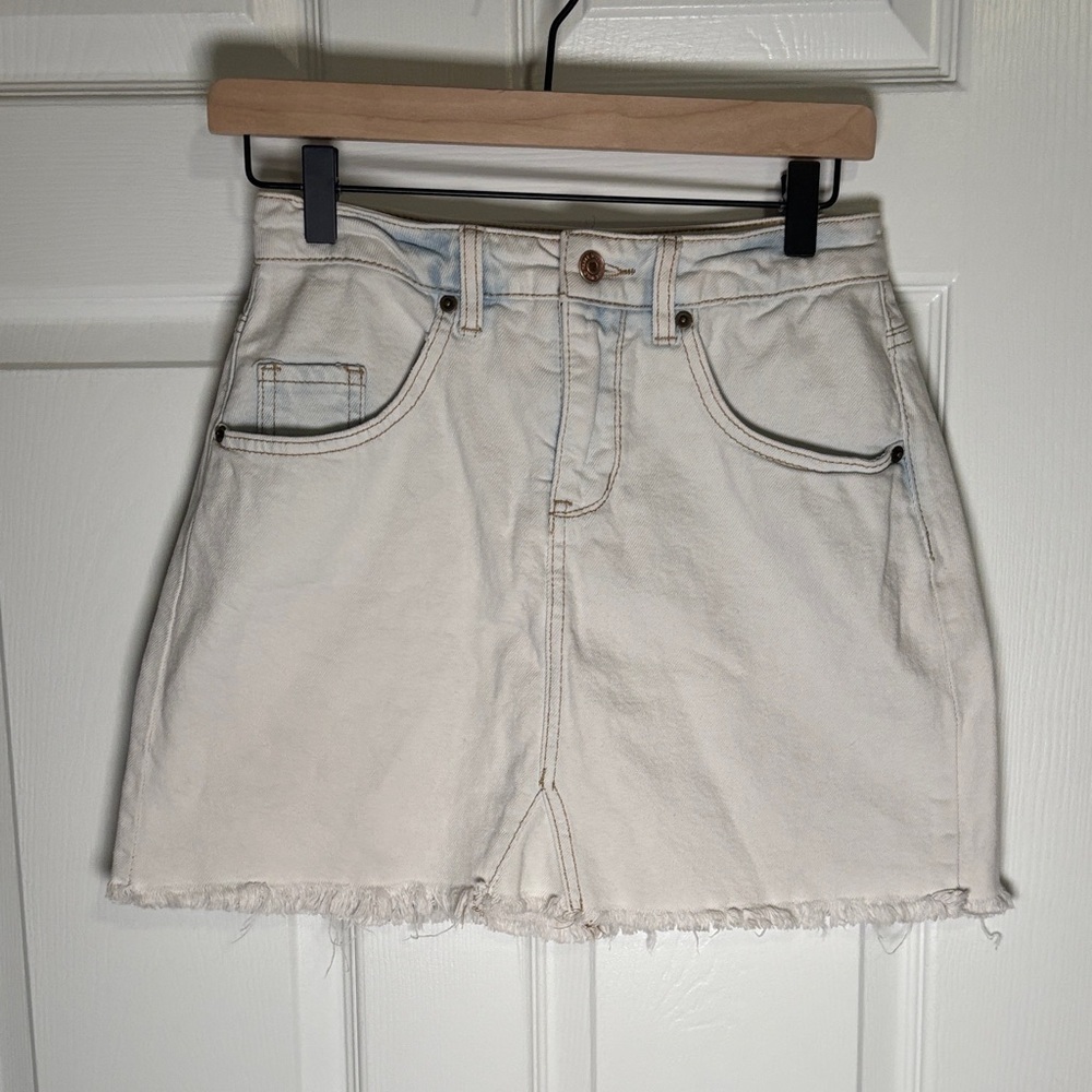 WildFable White Denim Mini Skirt Size 4 Y2K Raw Hem Stretch Jeans Skirt Target